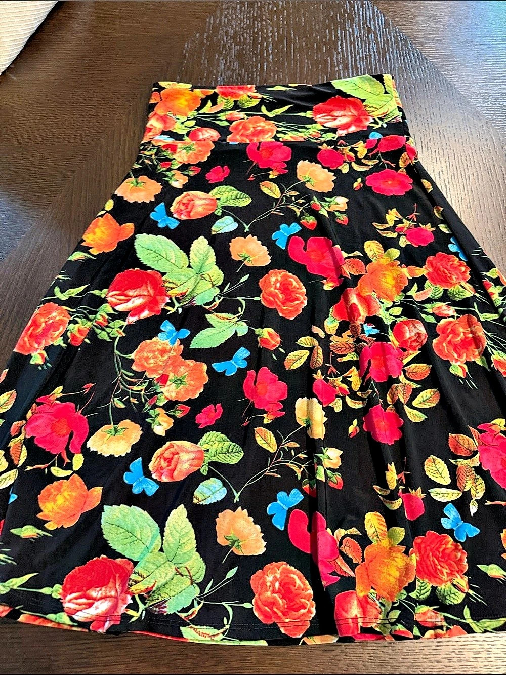 U|Roe Floral Full Skirt in Black & Red Size XS Like New